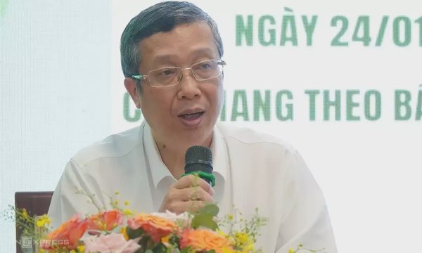 Thứ trưởng Hoàng Trung bị buộc thôi việc