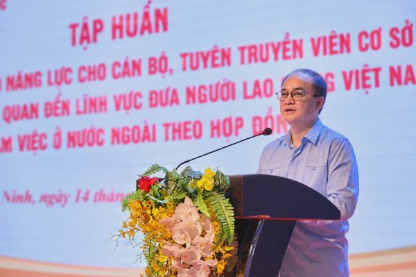 Thứ trưởng Nội vụ: Lao động đi làm ở nước ngoài cần biết quyền được hỗ trợ