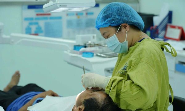 Thứ trưởng Y tế: Công nghệ nha khoa phải vừa túi tiền người dân