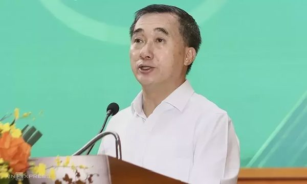 Thứ trưởng Y tế Trần Văn Thuấn bị đình chỉ công tác