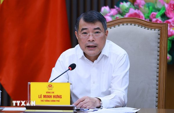 Thủ tướng: Bảo đảm nguồn cung thuốc, thiết bị y tế đầy đủ với giá thành hợp lý