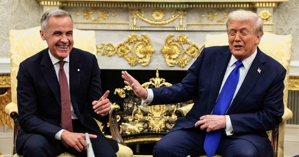 Thủ tướng Canada Carney kể về lời đùa của ông Trump khi tặng chìa khóa Nhà Trắng