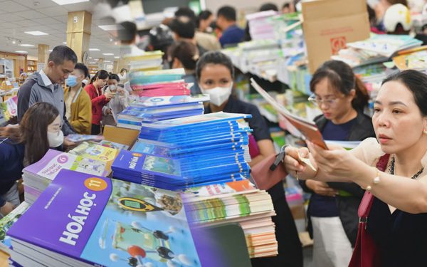 Thủ tướng chỉ đạo huy động mọi nguồn lực để in ấn, cung ứng đủ sách giáo khoa trước 22-9