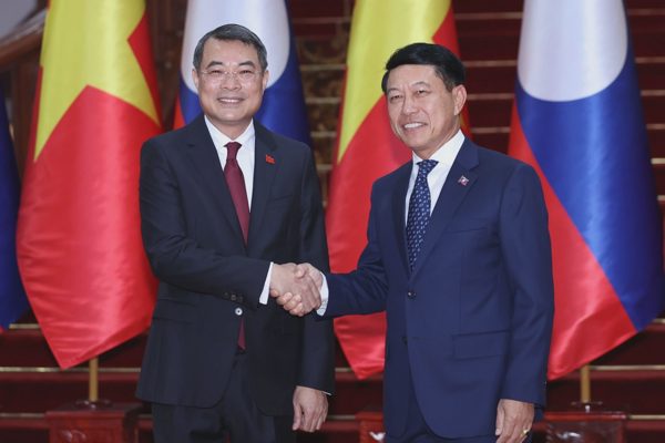 Thủ tướng công bố Việt Nam xây tặng Lào hai trường học trị giá 2 triệu USD