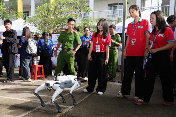 Thủ tướng đối thoại với thanh niên: Mở 'cao tốc' cho startup đi nhanh, tiến xa