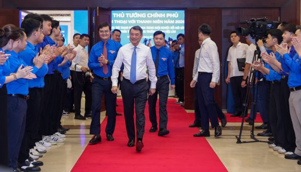 Thủ tướng đối thoại với thanh niên về khởi nghiệp và đổi mới sáng tạo