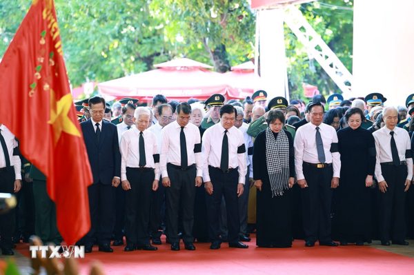 Thủ tướng dự lễ viếng, truy điệu 731 liệt sỹ được quy tập tại công viên Lê Thị Riêng về an táng tại Nghĩa trang liệt sỹ TP Hồ Chí Minh