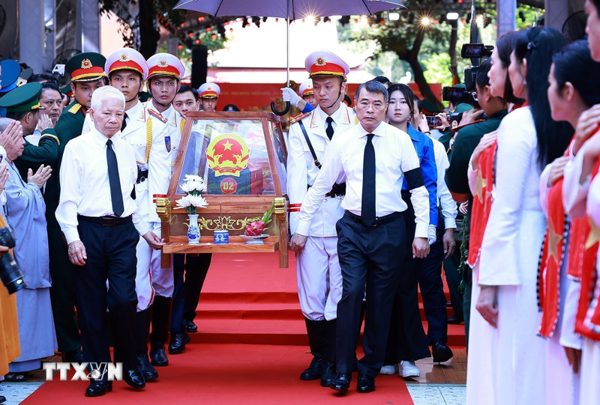 Thủ tướng dự Lễ viếng, truy điệu và an táng 731 hài cốt liệt sỹ tại Công viên Lê Thị Riêng