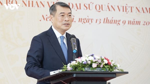 Thủ tướng gặp cán bộ nhân viên Đại sứ quán Việt Nam tại Ấn Độ