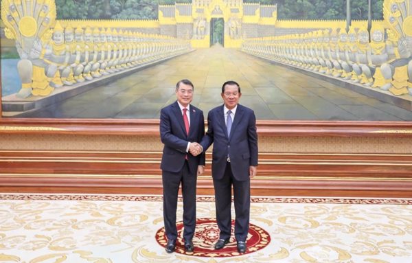 Thủ tướng hội kiến Chủ tịch CPP, Chủ tịch Thượng viện Campuchia Hun Sen