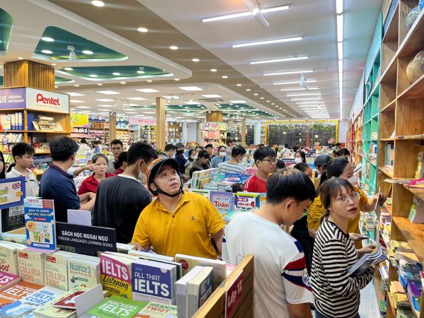 Thủ tướng: Huy động nguồn lực cung ứng đủ sách giáo khoa, báo cáo trước 22/9