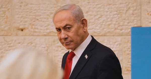 Thủ tướng Israel bị tổng công kích sau tiết lộ chấn động