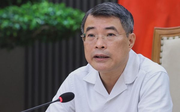 Thủ tướng: Khắc phục mua bán lòng vòng, giảm trung gian phân phối xăng dầu để ngăn lợi ích nhóm, gian lận