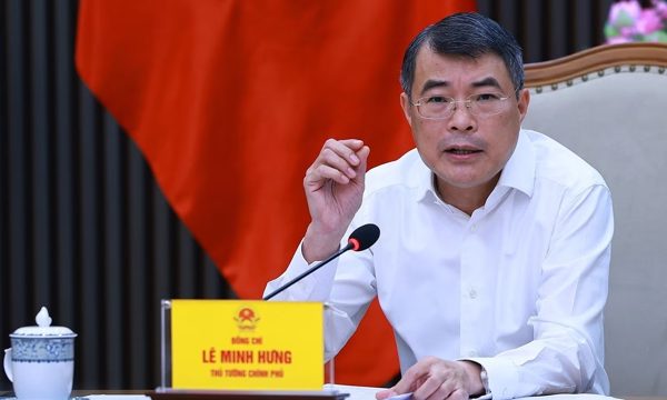 Thủ tướng: Kiểm soát giá thuốc từ gốc, cắt giảm khâu trung gian phân phối