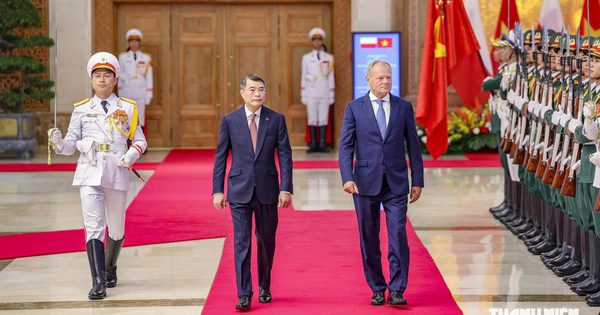 Thủ tướng Lê Minh Hưng chủ trì lễ đón chính thức Thủ tướng Ba Lan