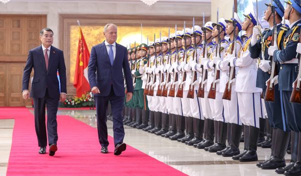 Thủ tướng Lê Minh Hưng chủ trì lễ đón Thủ tướng Ba Lan