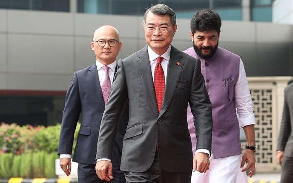 Thủ tướng Lê Minh Hưng đến Ấn Độ, bắt đầu dự Hội nghị thượng đỉnh BRICS