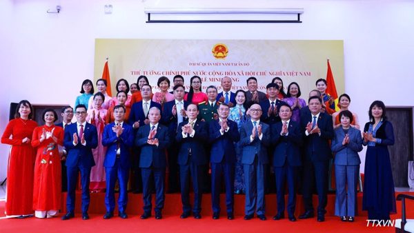 Thủ tướng Lê Minh Hưng gặp gỡ cán bộ, nhân viên các cơ quan đại diện Việt Nam tại Ấn Độ