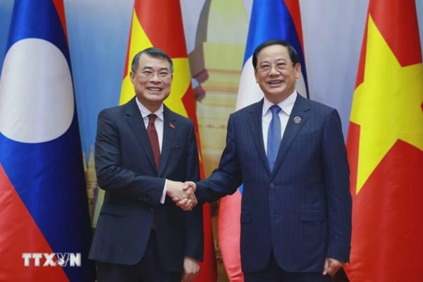 Thủ tướng Lê Minh Hưng hội kiến Chủ tịch Quốc hội Lào Sonexay Siphandone