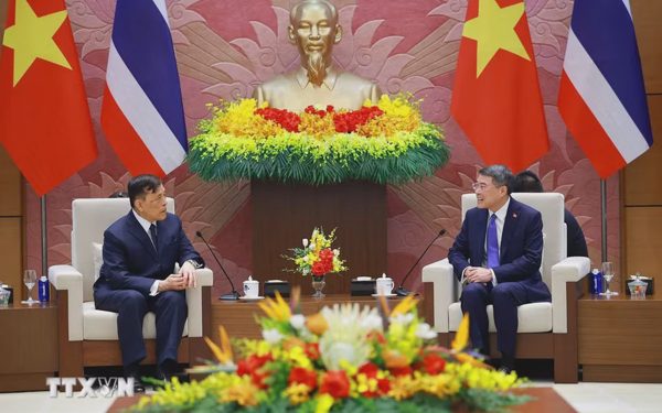 Thủ tướng Lê Minh Hưng hội kiến Nhà vua Thái Lan