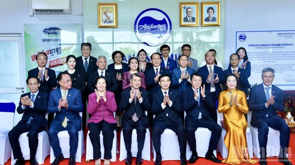 Thủ tướng Lê Minh Hưng thăm dự án của Vinamilk tại Campuchia