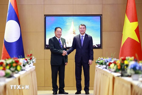 Thủ tướng Lê Minh Hưng tiếp Phó Chủ tịch Trung ương Mặt trận Lào xây dựng đất nước và Chủ tịch Hội Hữu nghị Lào-Việt Nam