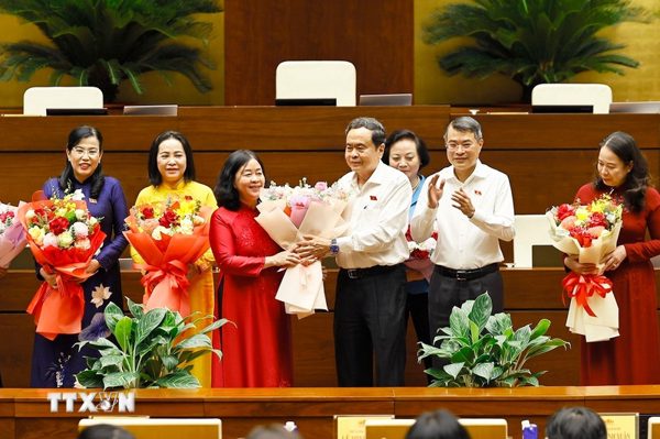 Thủ tướng Lê Minh Hưng và Chủ tịch Quốc hội Trần Thanh Mẫn gặp mặt nữ đại biểu Quốc hội khóa XVI