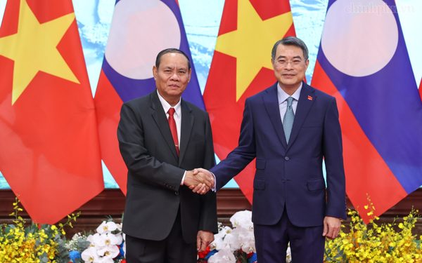 Thủ tướng Lê Minh Hưng: Việt Nam luôn coi trọng và dành ưu tiên cao nhất cho quan hệ với Lào