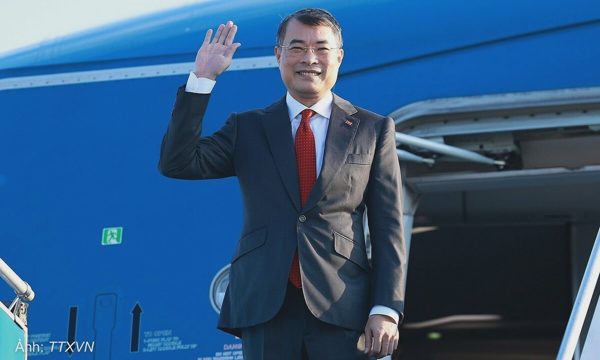 Thủ tướng lên đường dự Hội nghị thượng đỉnh BRICS tại Ấn Độ
