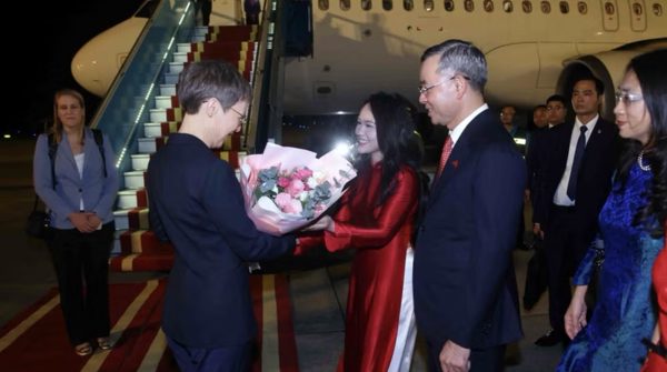 Thủ tướng Liechtenstein đến Hà Nội, bắt đầu thăm chính thức Việt Nam