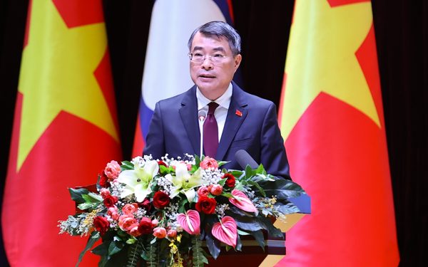 Thủ tướng nêu đề xuất để Việt - Lào 'gắn kết chiến lược' về kinh tế