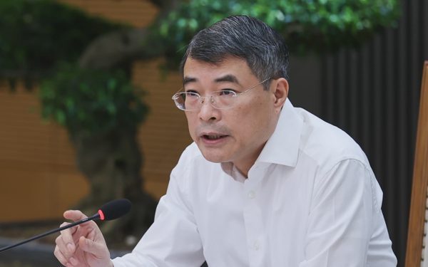 Thủ tướng: Quản chặt giá thành từ gốc với thuốc, thiết bị y tế, kiên quyết loại bỏ chi phí trung gian