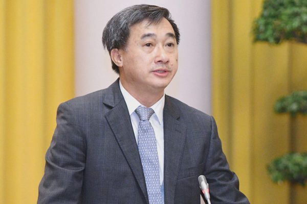 Thủ tướng tạm đình chỉ công tác Thứ trưởng Bộ Y tế Trần Văn Thuấn