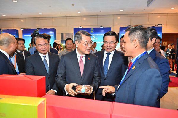 Thủ tướng: Thương hiệu Việt phải chinh phục thế giới bằng chất lượng và chữ tín
