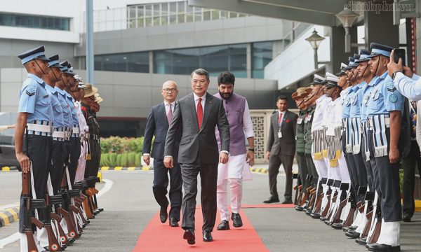 Thủ tướng tới Ấn Độ dự Hội nghị thượng đỉnh BRICS