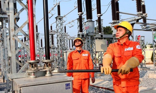 Thủ tướng: Triển khai ngay giải pháp bảo đảm cung ứng điện