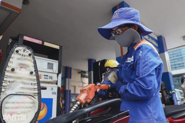 Thủ tướng yêu cầu khắc phục triệt để tình trạng mua bán xăng dầu lòng vòng, giảm chi phí lưu thông