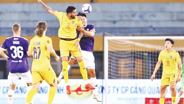 Thua đậm trên sân nhà, điều gì đang xảy ra với Hà Nội FC?