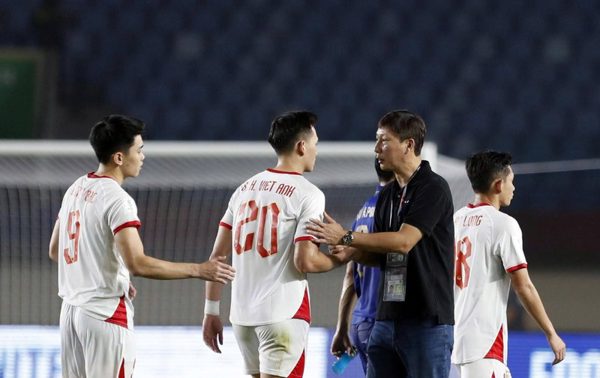 Thua Thái Lan, đội tuyển Việt Nam có văng khỏi Top 100 FIFA?
