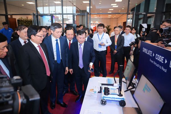 Thúc đẩy liên kết viện-trường-doanh nghiệp trong nghiên cứu, phát triển Khoa học và Công nghệ