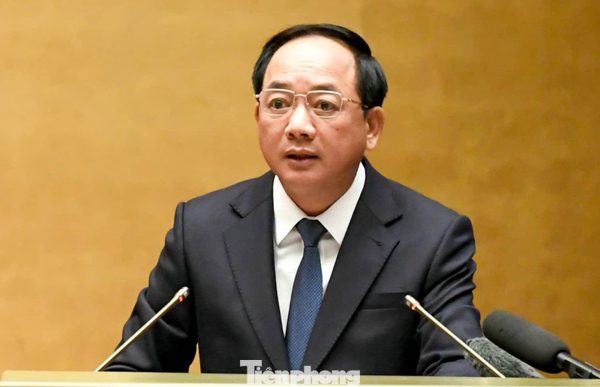 Thực hành theo Bác phải gắn chặt với khuyến khích và bảo vệ cán bộ dám nghĩ, dám làm