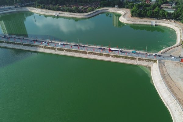 Thực hư thông tin "đường Hà Nội sạch bóng cây xanh sau khi xây hồ điều hòa"