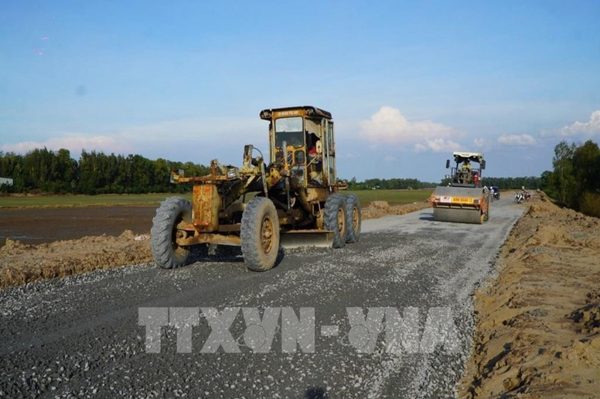 Thúc tiến độ tuyến đường tỉnh băng qua tiểu vùng Đồng Tháp Mười