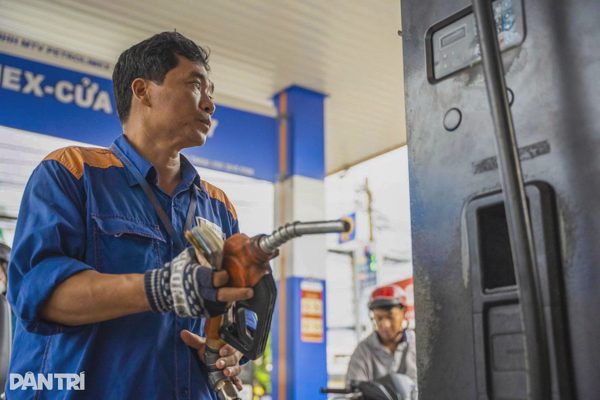 Thuế tiêu thụ đặc biệt với xăng giảm về 0% từ ngày 1/11