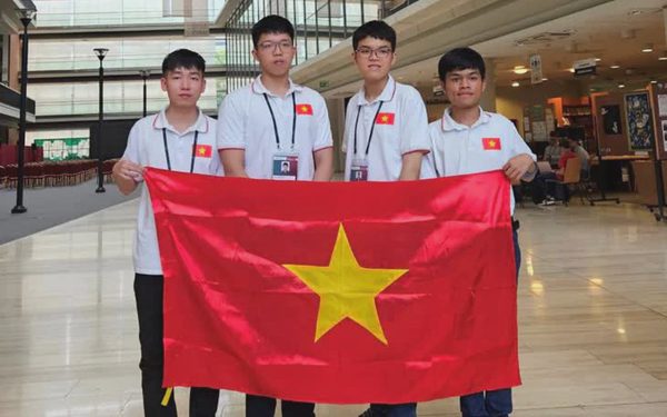Thưởng giáo viên bồi dưỡng học sinh đoạt giải vàng quốc tế: nơi 22,5 triệu, nơi 525 triệu đồng