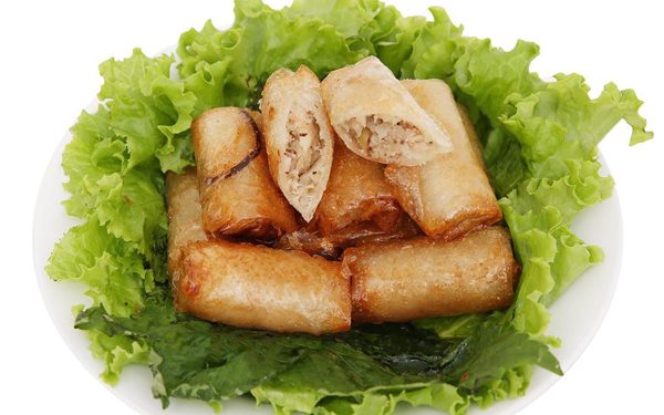 Thương hiệu tôi yêu: Đứng bếp cùng mẹ chờ chả giò Cầu Tre