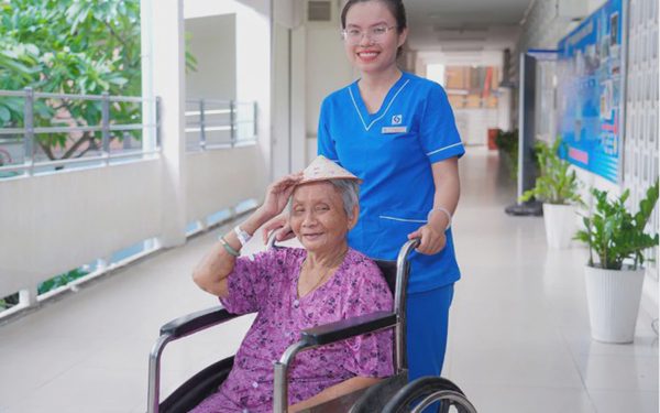 Thương hiệu tôi yêu: Khi cuốn sổ khám bệnh của má được số hóa
