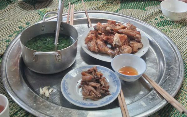 Thương hiệu tôi yêu: Trọn bữa cơm nhà với nước mắm nhỉ cá cơm Bà Hai