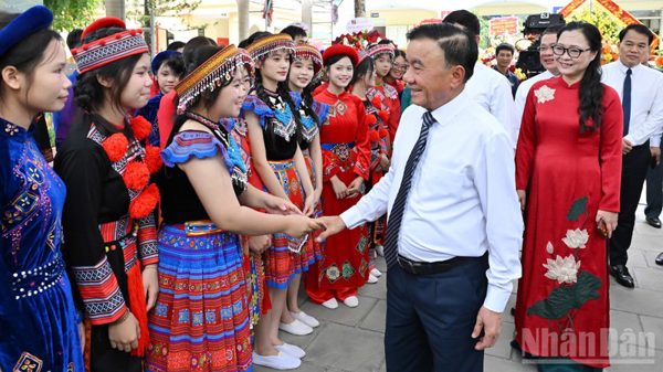 Thường trực Ban Bí thư Trần Cẩm Tú dự Lễ khai giảng tại Trường phổ thông dân tộc nội trú tỉnh Bắc Ninh