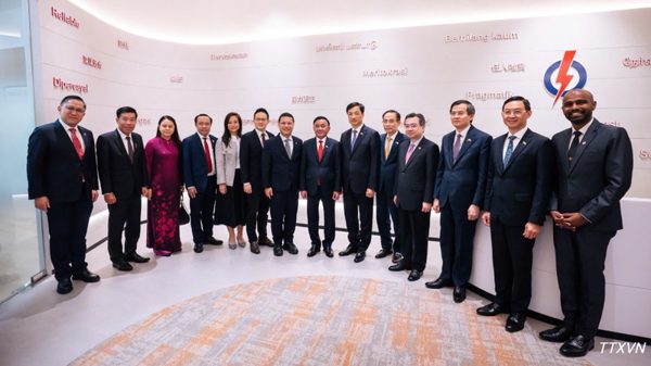 Thường trực Ban Bí thư Trần Cẩm Tú gặp Chủ tịch Đảng Hành động Nhân dân Singapore, Bộ trưởng Giáo dục Desmond Lee